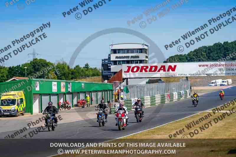 Vintage motorcycle club;eventdigitalimages;mallory park;mallory park trackday photographs;no limits trackdays;peter wileman photography;trackday digital images;trackday photos;vmcc festival 1000 bikes photographs